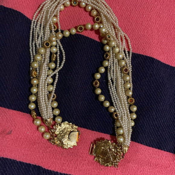 This is a nice piece of Costume Jewelry its unique - Picture 6 of 7